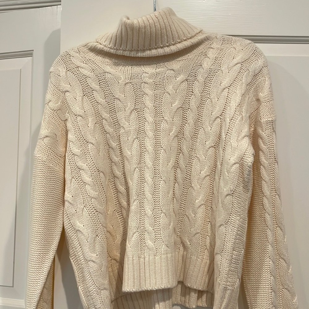 Olive+Oak knit women’s turtle neck medium never worn